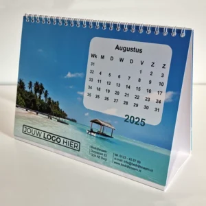 sfeerfoto bureaukalender met eigen ontwerp bedrukt